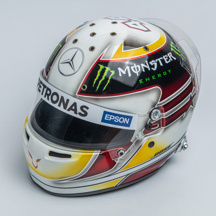 Lewis Hamilton 2015 Champion - Scale 1:1